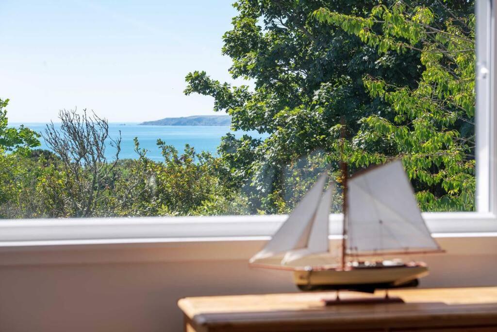 Manacles - Spacious Flat Near Beach With Sea Views & Parking Falmouth Eksteriør billede
