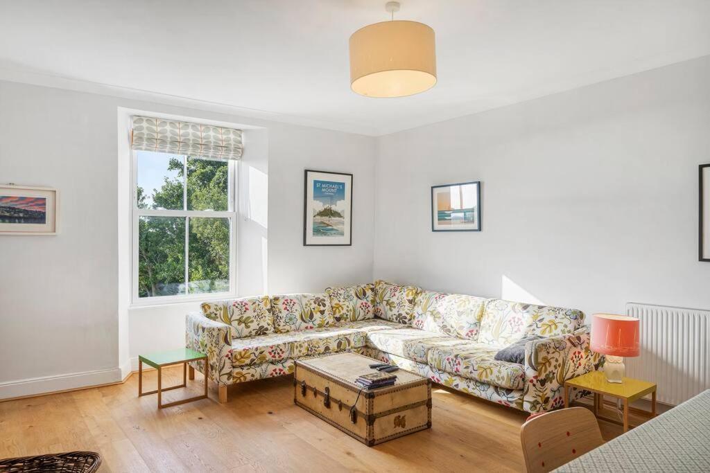 Manacles - Spacious Flat Near Beach With Sea Views & Parking Falmouth Eksteriør billede