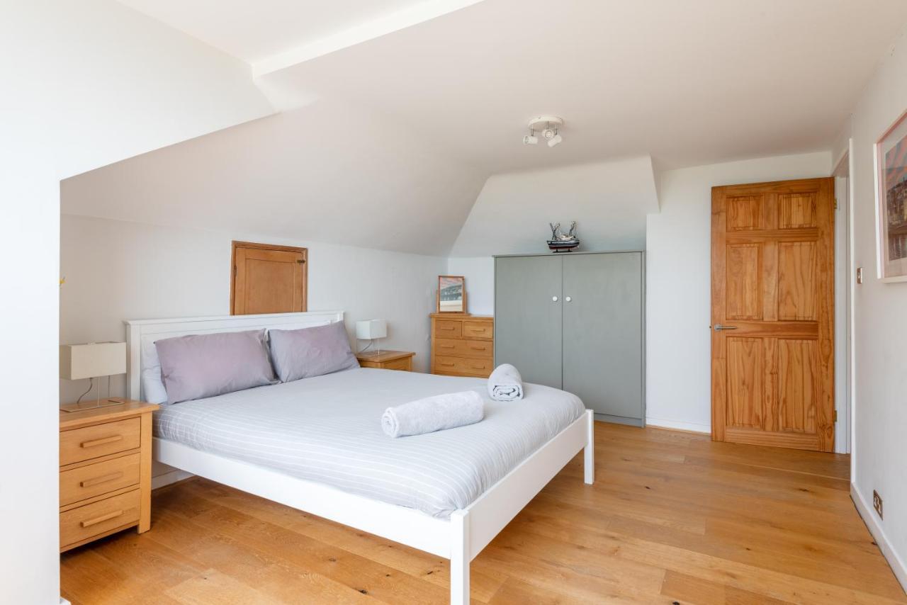 Manacles - Spacious Flat Near Beach With Sea Views & Parking Falmouth Eksteriør billede